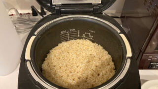 炊きたての玄米ご飯