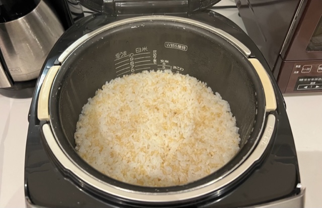 炊き立ての玄米と白米の黄金比ご飯